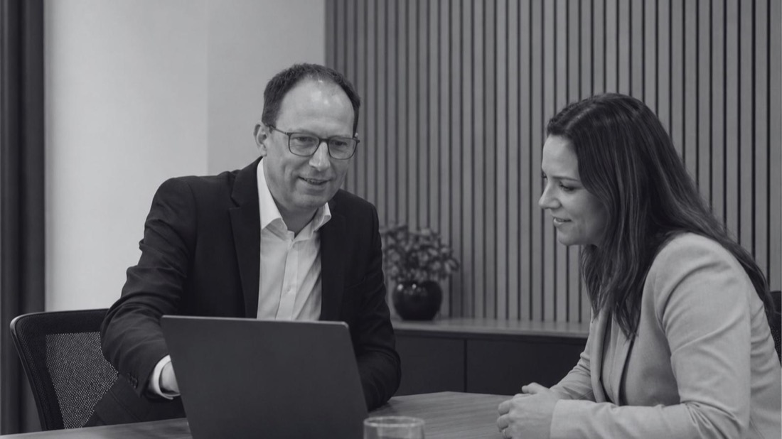 Beratungsgespräch am Laptop